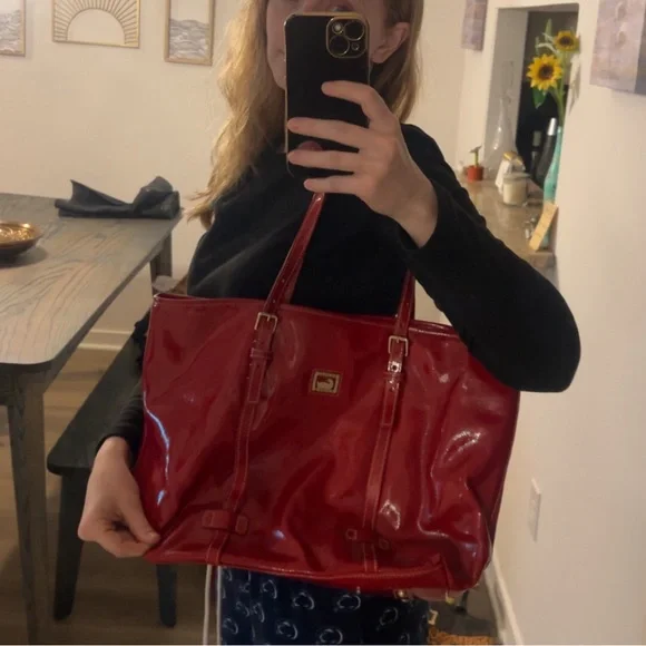 Dooney & Bourke red patent leather tote bag - Picture 5 of 5